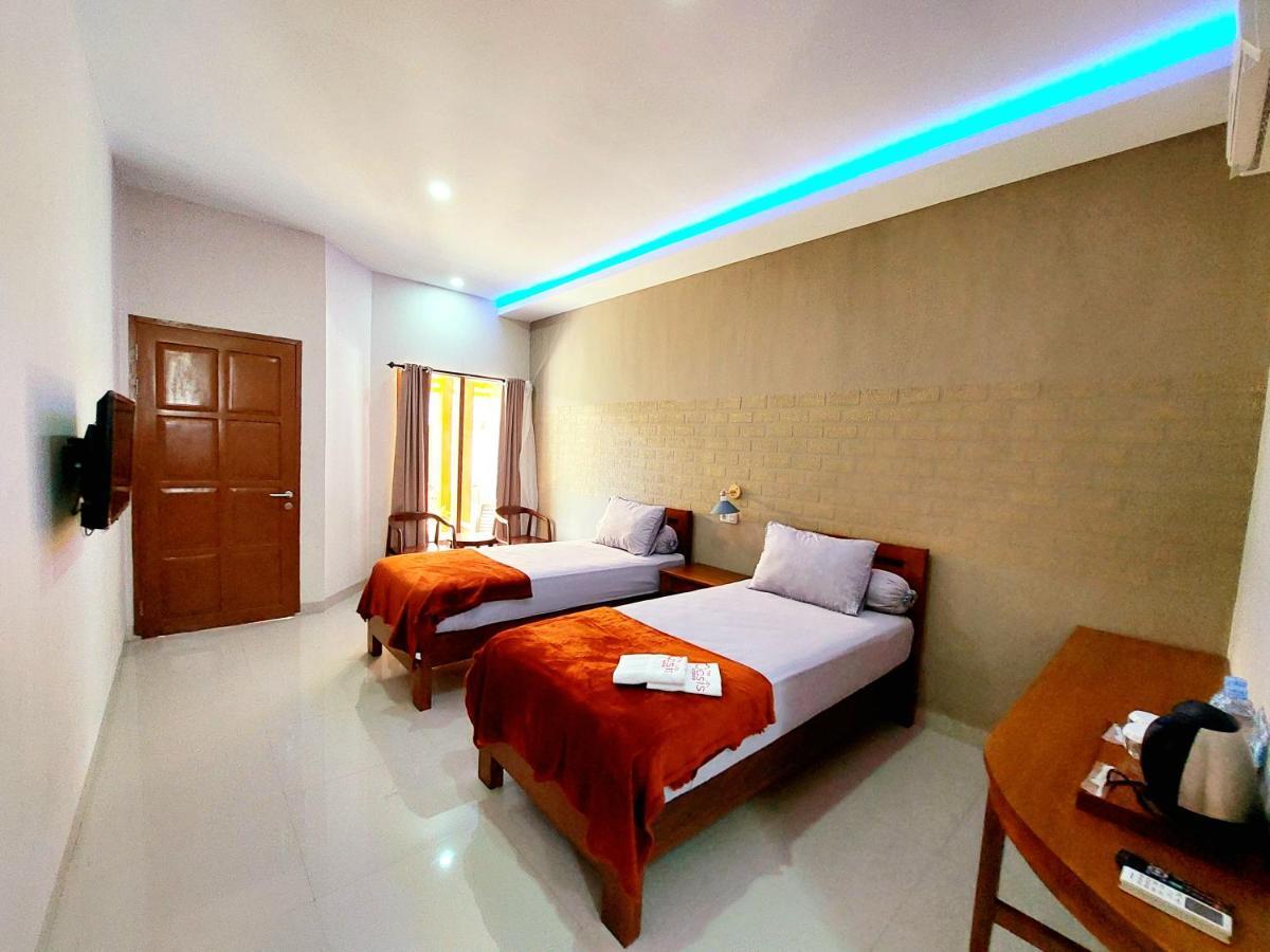 Oasis Hotel Ampana Exterior photo