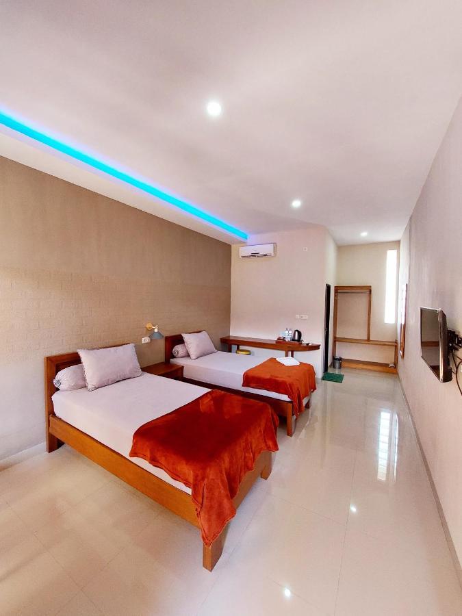 Oasis Hotel Ampana Exterior photo