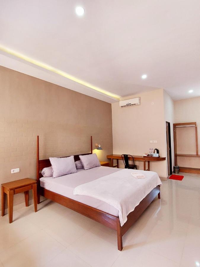 Oasis Hotel Ampana Exterior photo